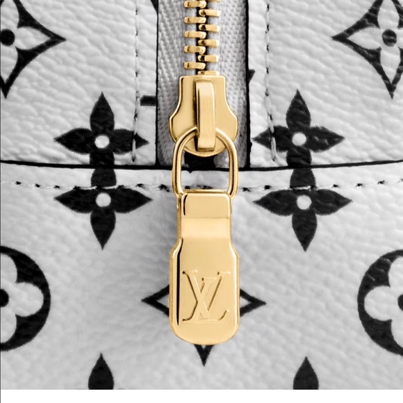 SALE Louis Vuitton Cube Coin Pouch Limited Edition - Picture 4 of 8